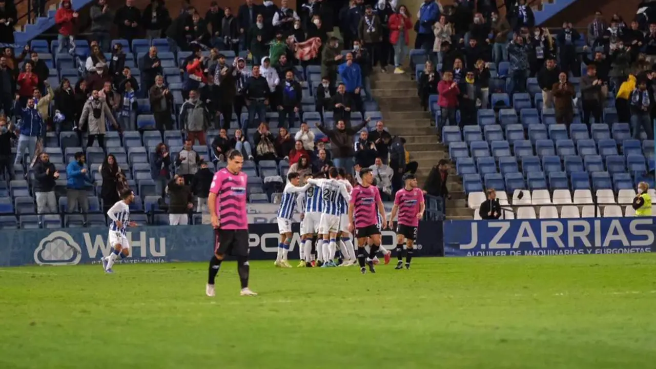El Recreativo de Huelva celebra uno de los goles de la noche en el Nuevo Colombino ante un Xerez CD cabizbajo - Cristo Garc&iacute;a