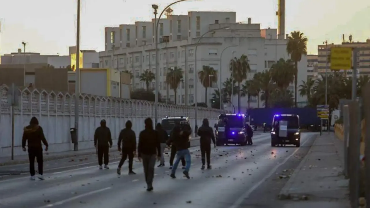 Barricada en la huelga del metal en C&aacute;diz. - E. P.