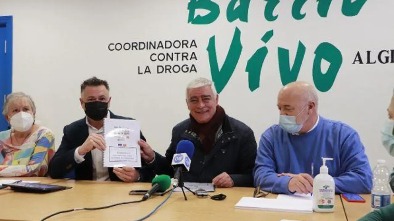 Juan Antonio Delgado, con Francisco Mena en Algeciras. - AI
