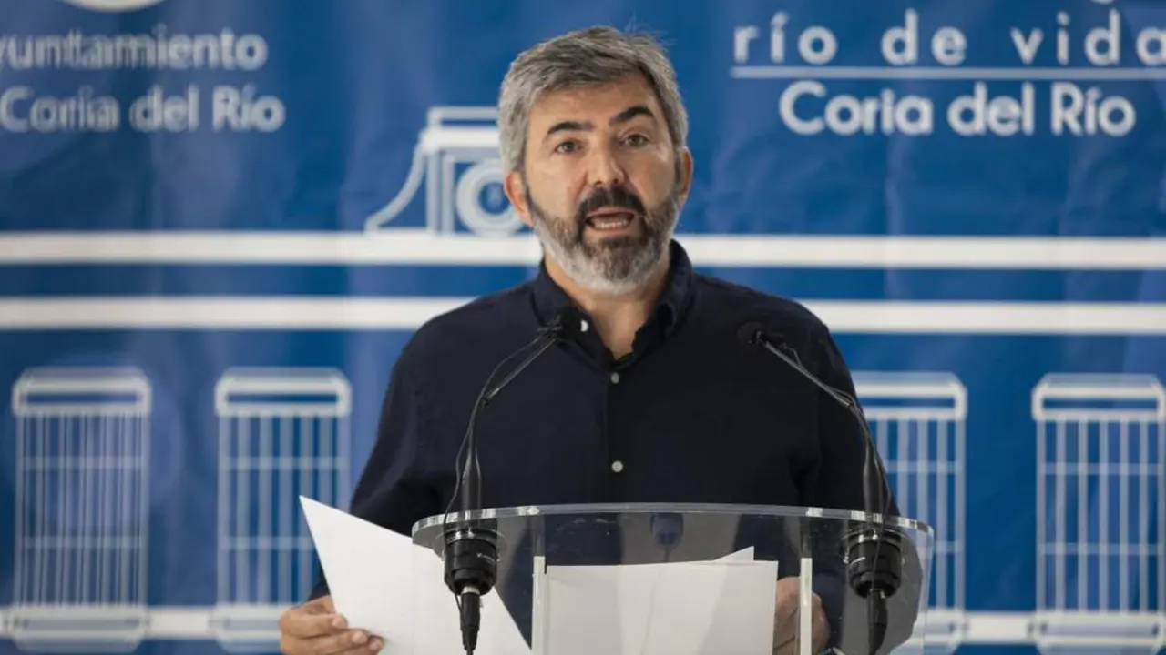El alcalde de Coria del R&iacute;o, Modesto Gonz&aacute;lez, en una imagen de archivo. - MAR&Iacute;A JOS&Eacute; L&Oacute;PEZ / EUROPA PRESS