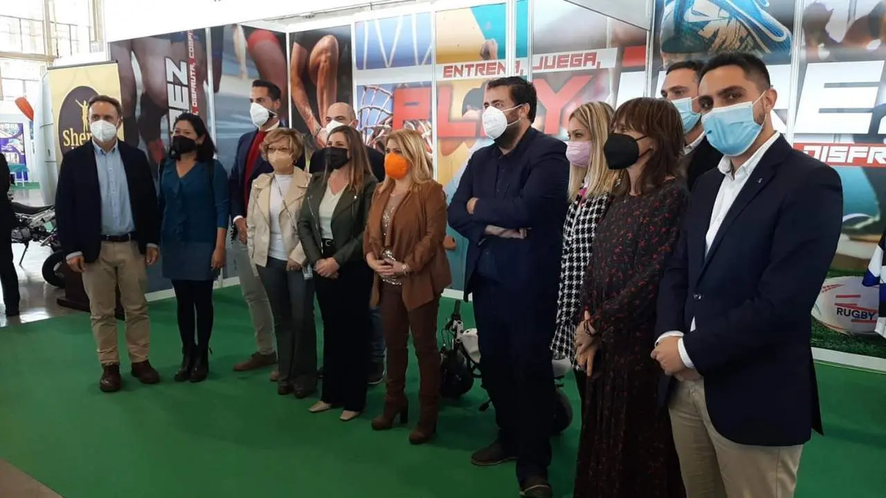 Las autoridades en la inauguraci&oacute;n de la I Feria del Deporte y la Vida Sana. - Diputaci&oacute;n