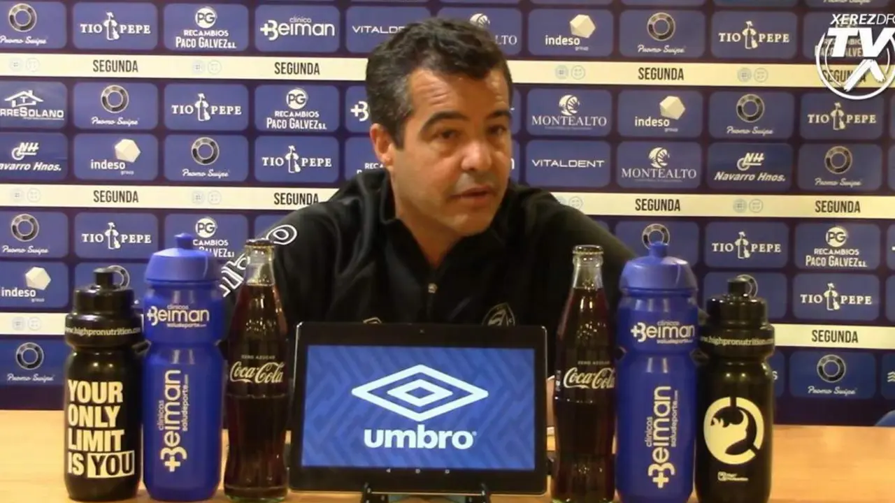 Jos&eacute; P&eacute;rez Herrera, este viernes en la sala de prensa de Chap&iacute;n. - xerezdfc.com