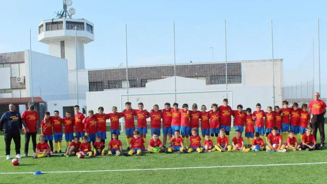 Los jugadores del Puerto Lucero en la foto para el recuerdo - Ra&uacute;l J. Bustillos