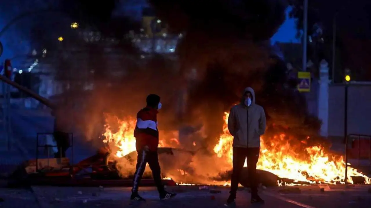 Barricada en la huelga del metal en C&aacute;diz.  - Europa Press/Nacho Frade