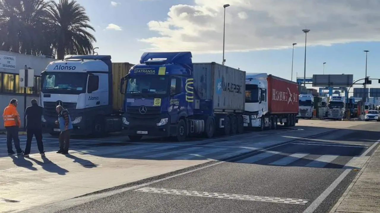 Cortes en el paso de camiones a APM en Algeciras. - A. Cabrera