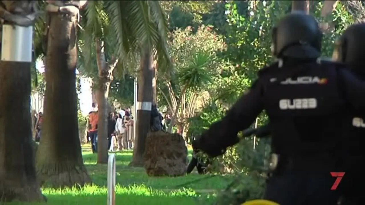 V&Iacute;DEO: Intensos disturbios con la actuaci&oacute;n policial bajo la lupa