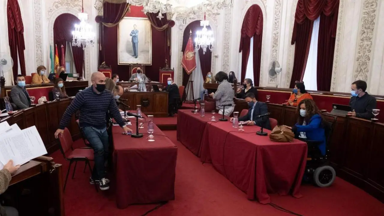 Los concejales del PP abandonaron el Pleno en el punto sobre el cambio de nombres de calles. - Ayuntamiento de C&aacute;diz