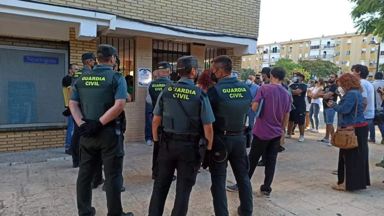 Imagen de archivo de un desalojo reciente en un municipio de Sevilla. - EUROPA PRESS
