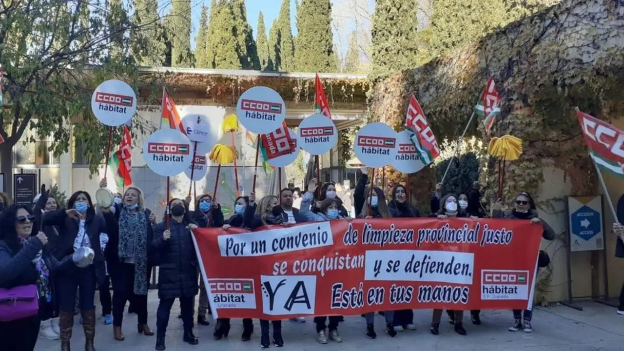Proptesta por el convenio con las trabajadoras de la limpieza. - Europa Press