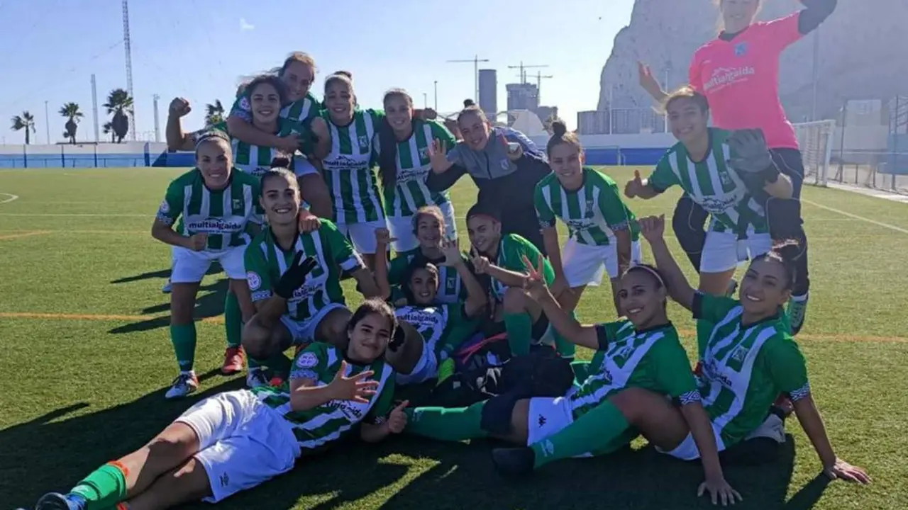 El Atl&eacute;tico Sanluque&ntilde;o Femenino celebra el triunfo obtenido en La L&iacute;nea - ASCF