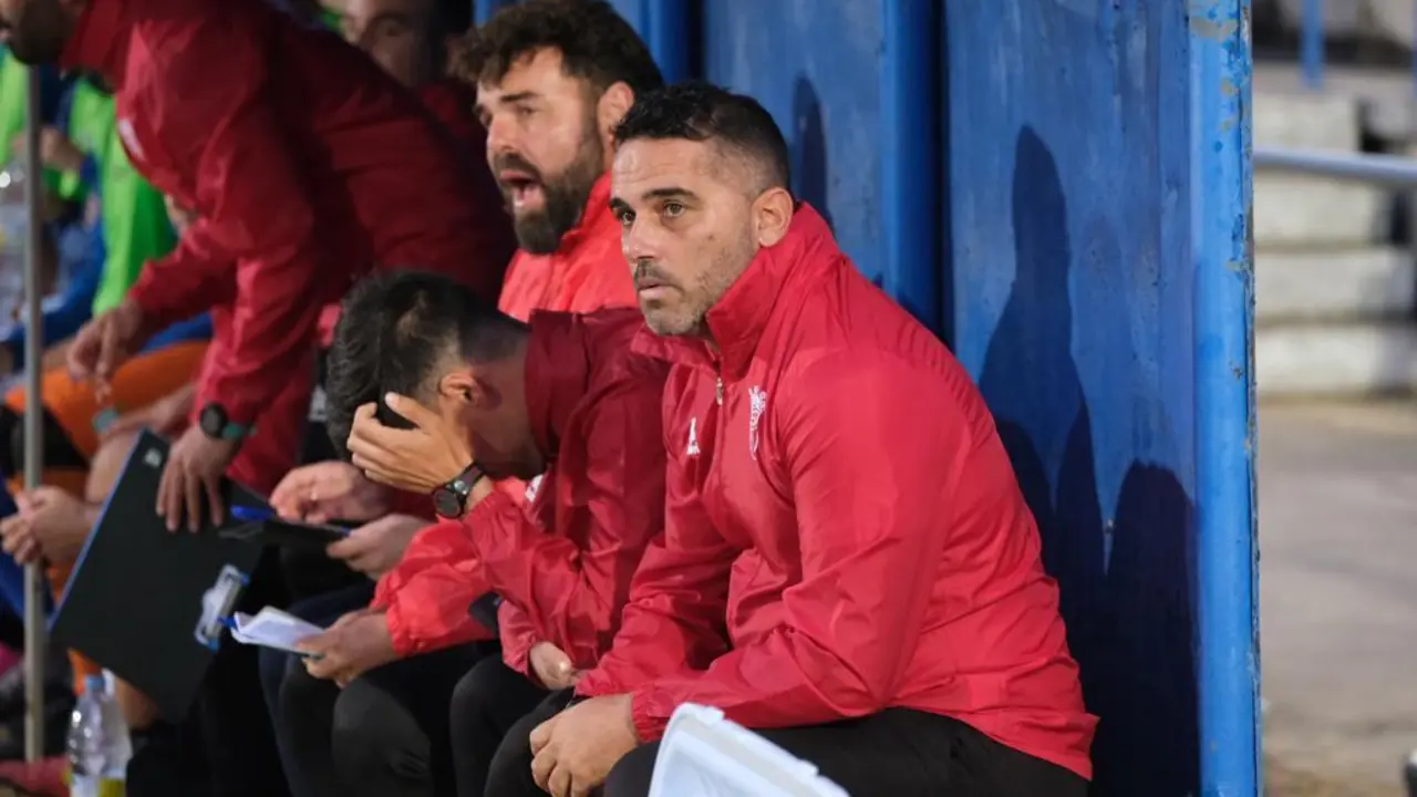 Emilio Fajardo, durante el partido contra el Ceuta B en el Pedro Garrido. - Cristo Garc&iacute;a