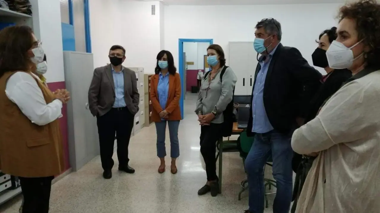 La delegada de Educaci&oacute;n en Sevilla, Mar&iacute;a Jos&eacute; Eslava, durante una visita al EOE Sevilla Macarena-Pol&iacute;gono Norte.  - JUNTA DE ANDALUC&Iacute;A