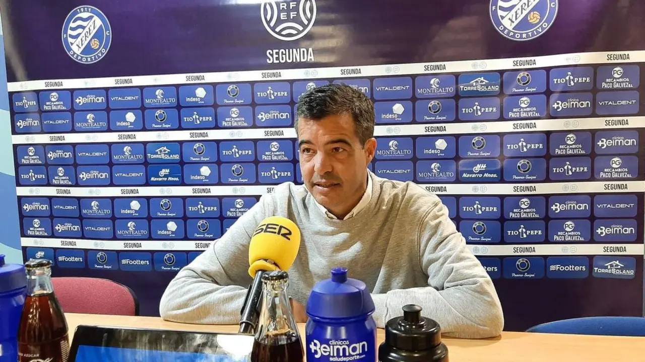 Jos&eacute; P&eacute;rez Herrera, este viernes en la sala de prensa de Chap&iacute;n. - Viva Jerez