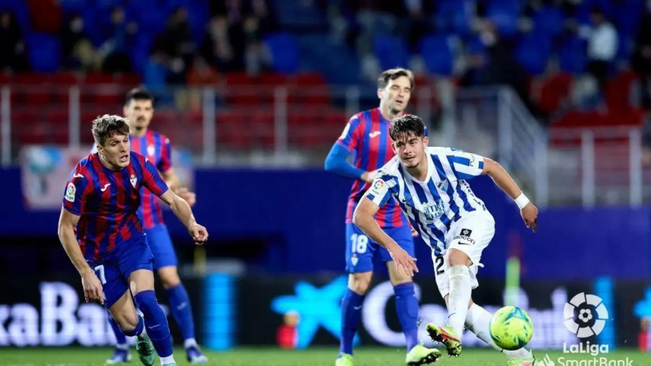 Dani Lorenzo fue protagonista en los 70 minutos que disput&oacute; en Ipur&uacute;a. - LaLiga