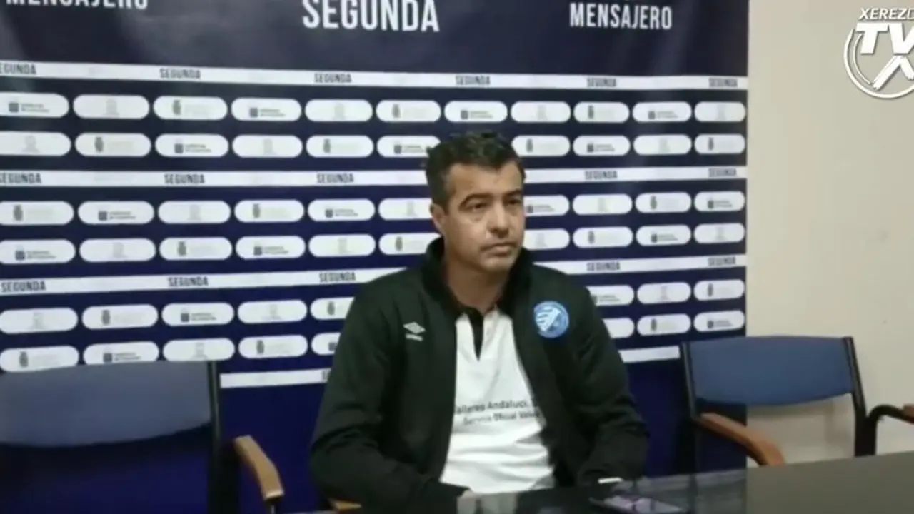 P&eacute;rez Herrera, en la sala de prensa del Silvestre Carrillo. - xerezdfc.com