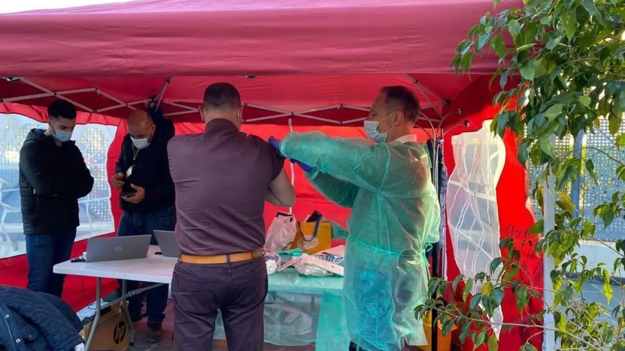 Vacunaci&oacute;n en la sede del Colegio de M&eacute;dicos de Sevilla. - RICOMS