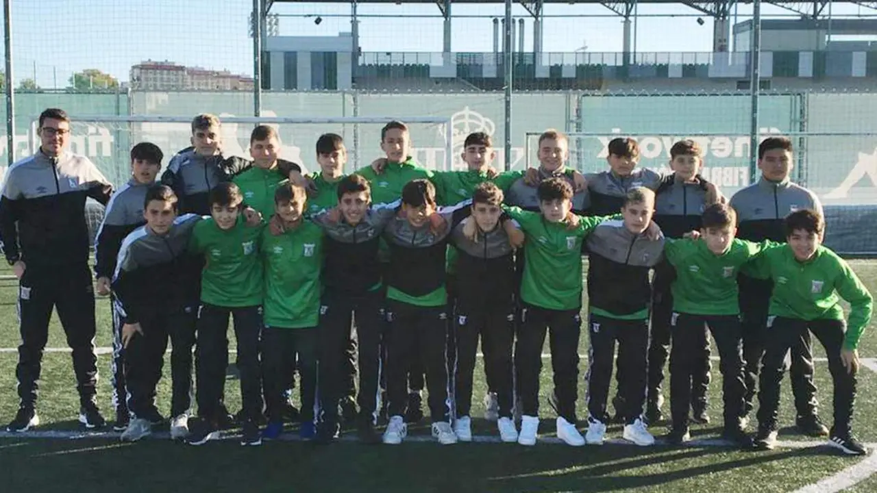 El equipo infantil A del Atl&eacute;tico Sanluque&ntilde;o antes de afrontar el partido - ASCF
