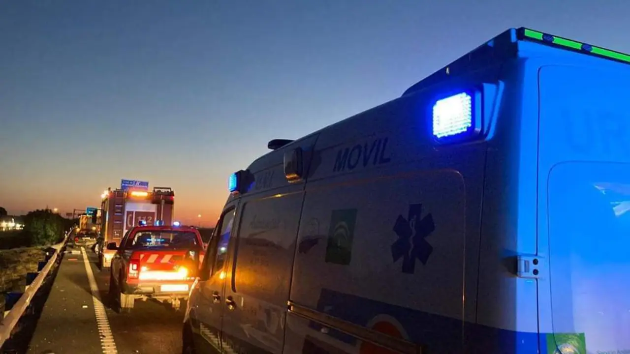 Veh&iacute;culos de emergencia en la zona del accidente. - DCCU M&oacute;vil Condado Campi&ntilde;a