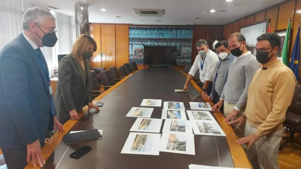 Reuni&oacute;n en el Puerto de Huelva sobre el proyecto del entorno de Col&oacute;n. - VH