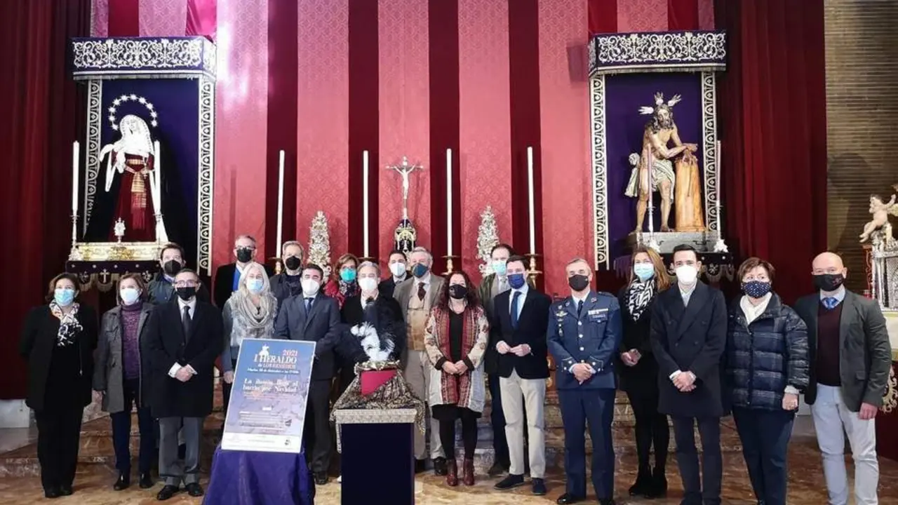 El Distrito Los Remedios recupera la tradici&oacute;n de un cortejo propio del Heraldo Real.  - AYUNTAMIENTO DE SEVILLA