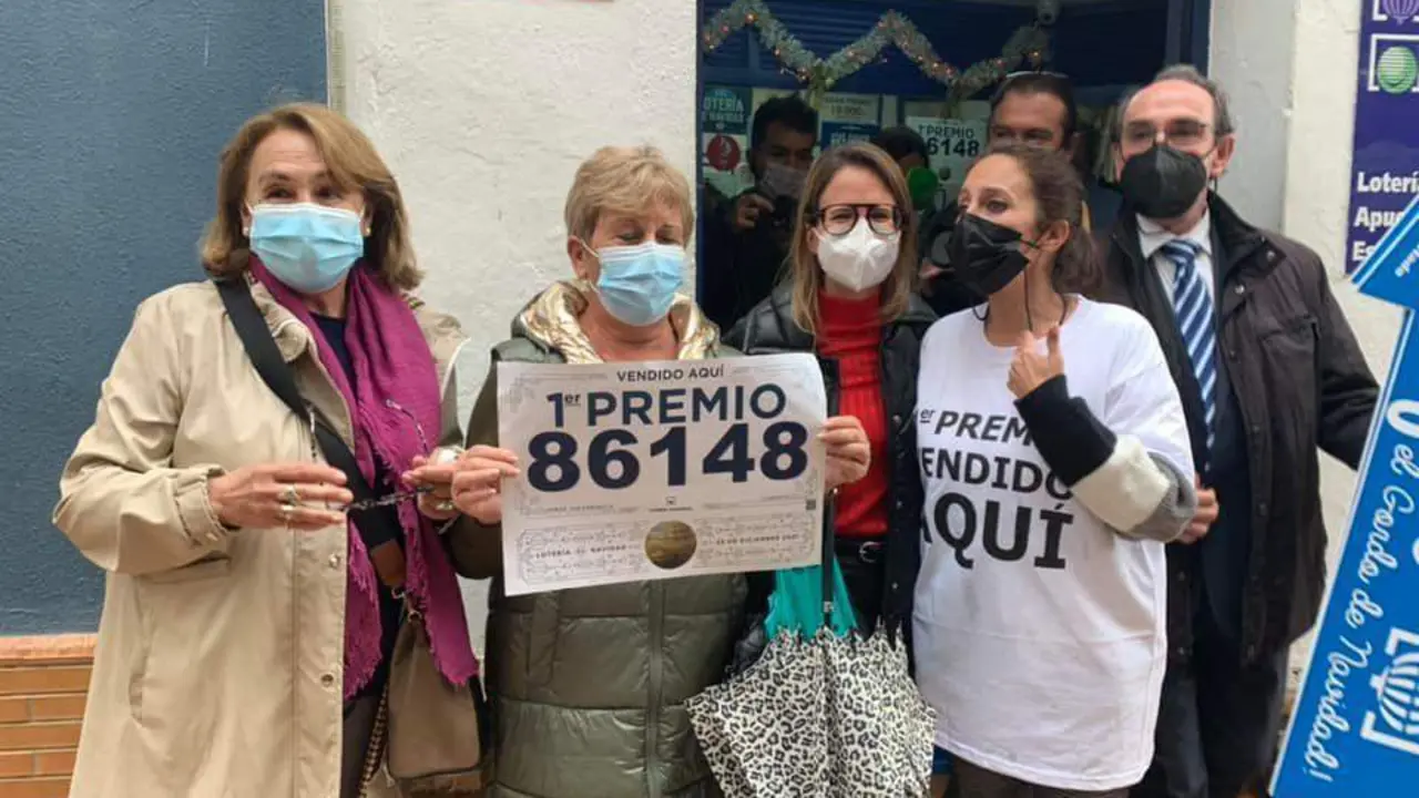La alcaldesa, de visita a la Administraci&oacute;n afortunada. - VH