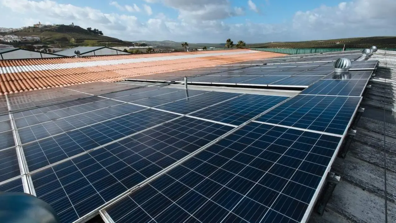 Imagen de archivo de paneles solares. - AGENCIA ANDALUZA DE LA ENERG&Iacute;A