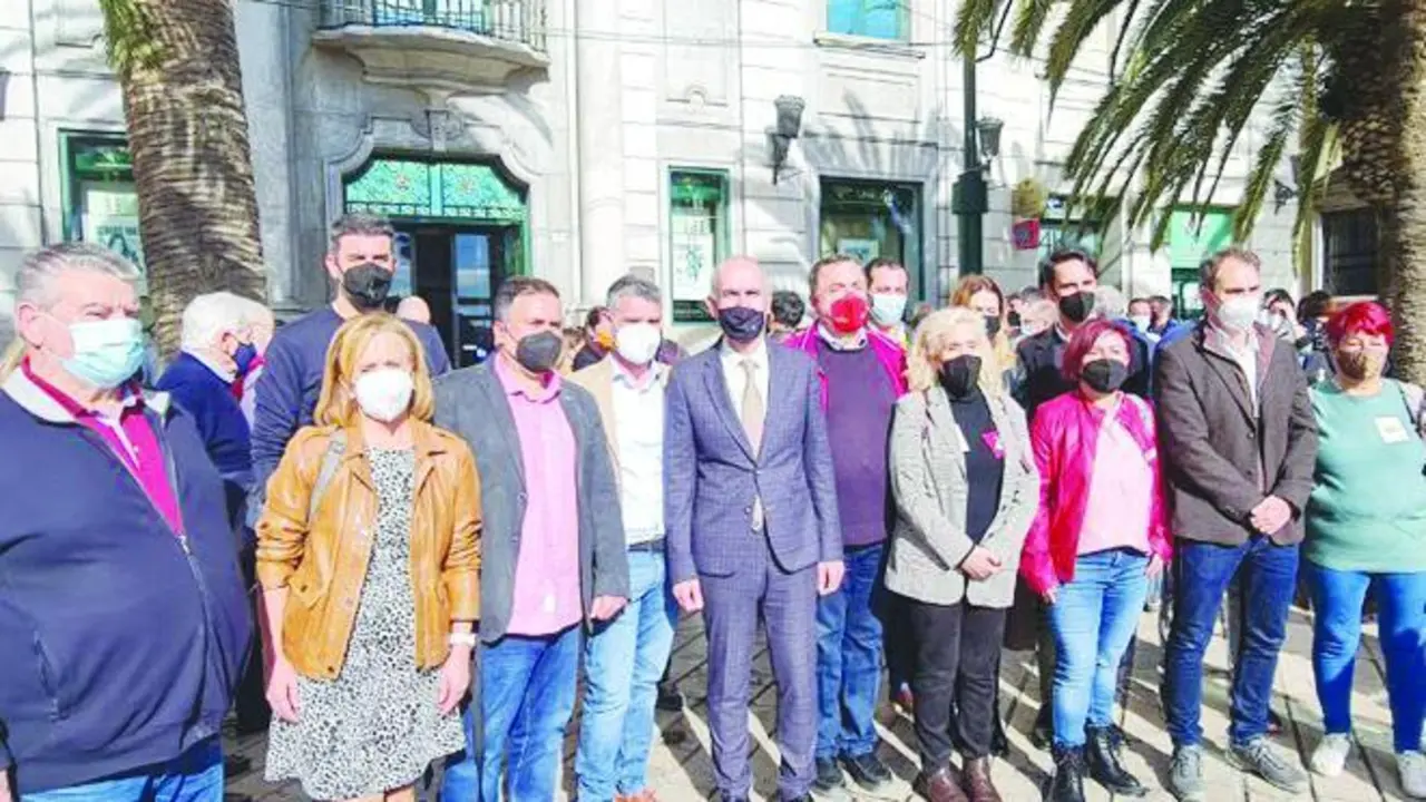 Protestas ante la sede de la Fundaci&oacute;n Unicaja. - VM