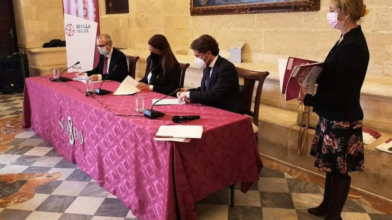 Firma de los convenios en el Ayuntamiento. - AYUNTAMIENTO DE SEVILLA