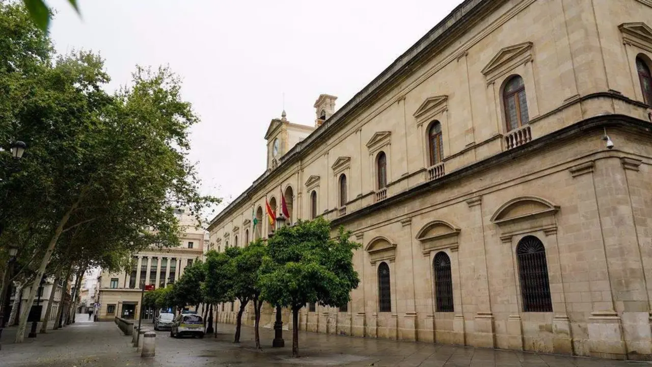 Fachada Ayuntamiento de Sevilla. - EUROPA PRESS