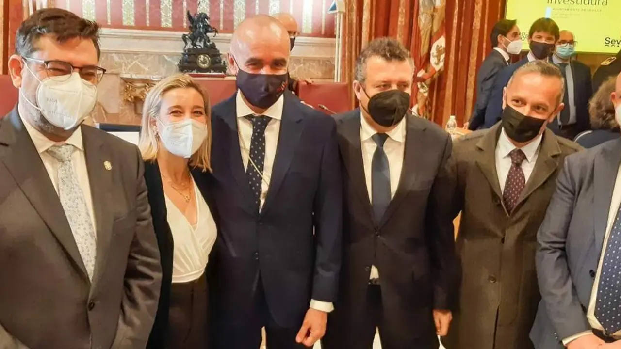 Antonio Mu&ntilde;oz, arropado por cargos institucionales y org&aacute;nicos del PSOE de Sevilla. - PSOE