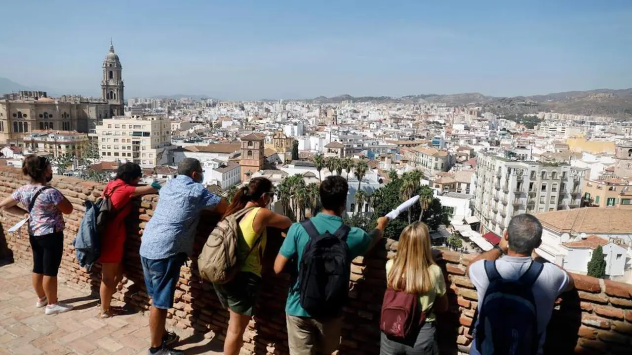 Turistas en M&aacute;laga. | Europa press