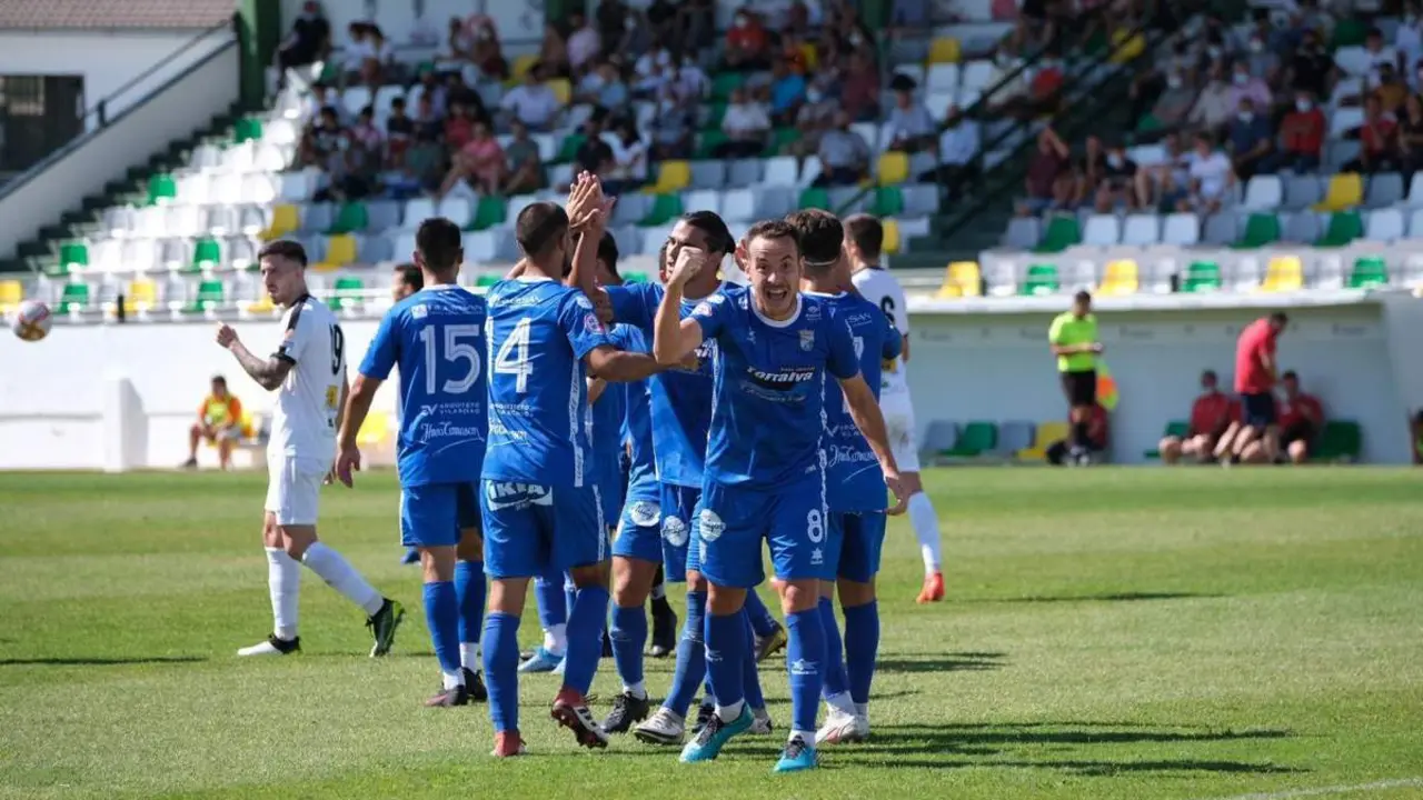 Juanca celebra su gol frente al Pozoblanco de la primera vuelta. - Cristo Garc&iacute;a
