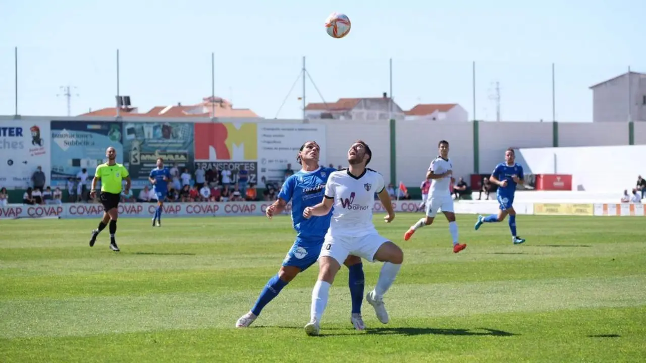 Imagen del partido contra el Pozoblanco de la primera vuelta. - Cristo Garc&iacute;a
