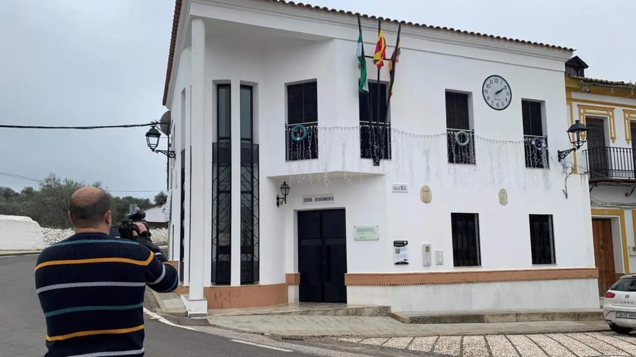 Ayuntamiento de Cumbres de Enmedio. - F. CABANILLAS / EFE