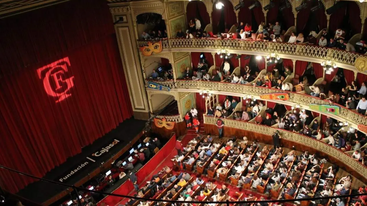 Imagen del interior del Gran Teatro Falla en una funci&oacute;n de Carnaval.  - E. P.
