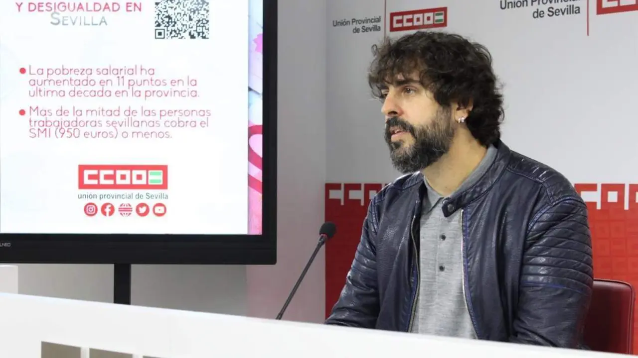 El secretario general de CCOO Sevilla, Carlos Aristu, en la presentaci&oacute;n del 'Informe de rentas salariales y desigualdad 2020'. - CCOO