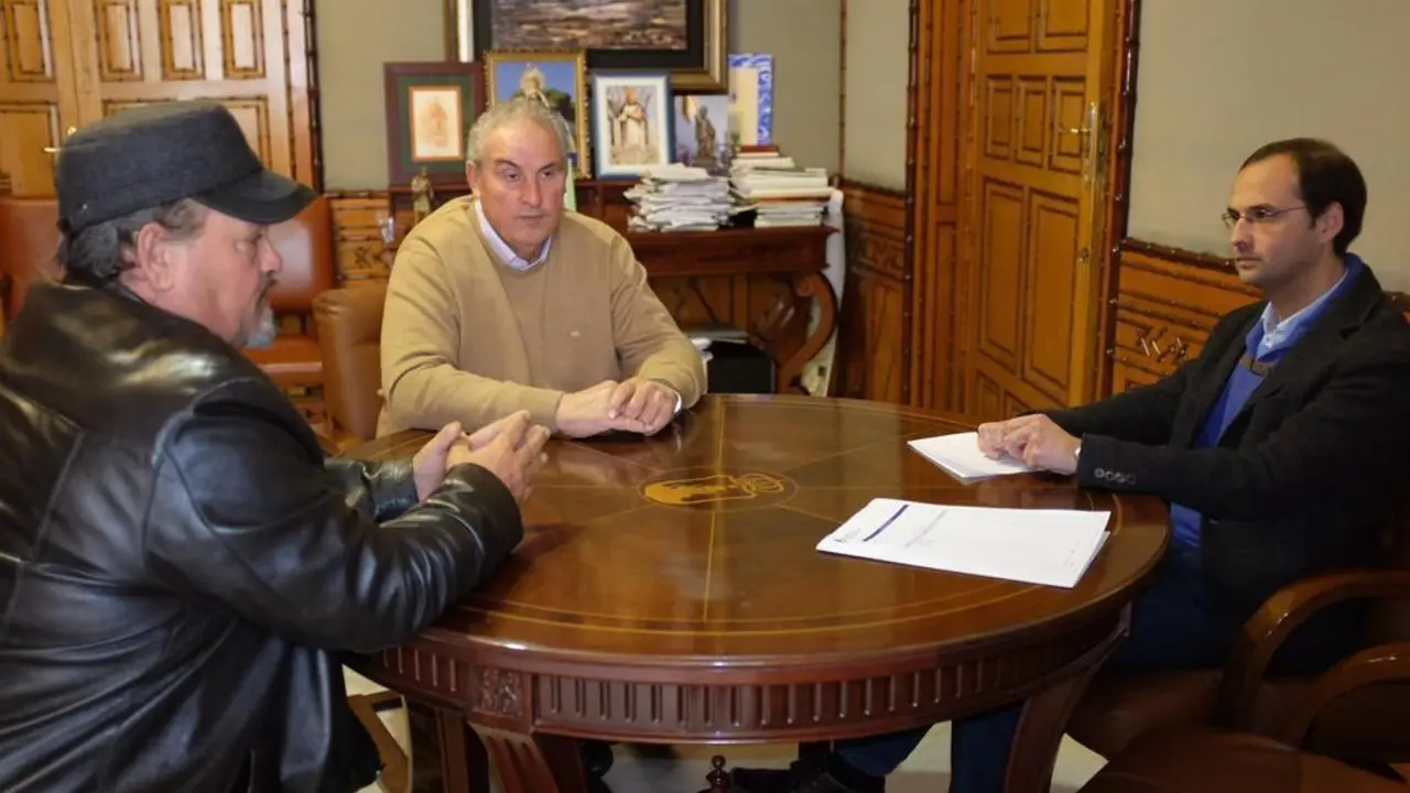 Emilio Vidal, a la izquierda, en una imagen de archivo. - Informaci&oacute;n.