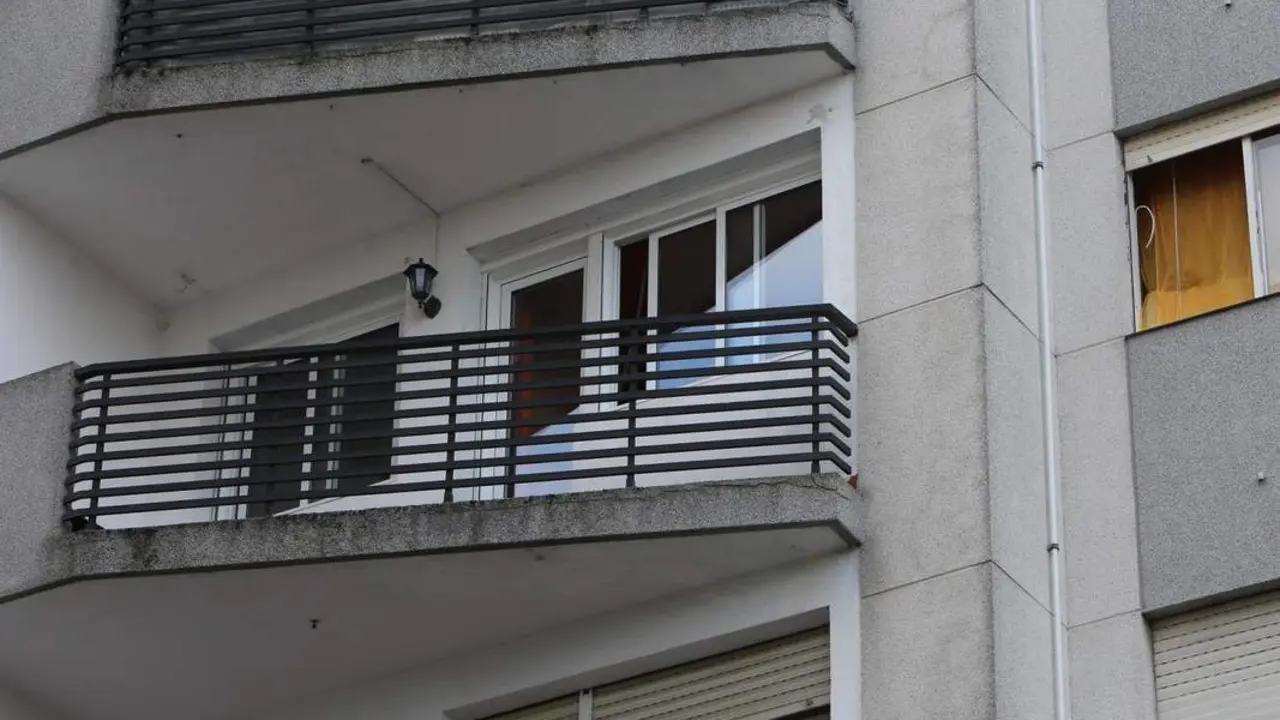 exterior del edificio donde un matrimonio de sexagenarios apareci&oacute; muerto. - efe