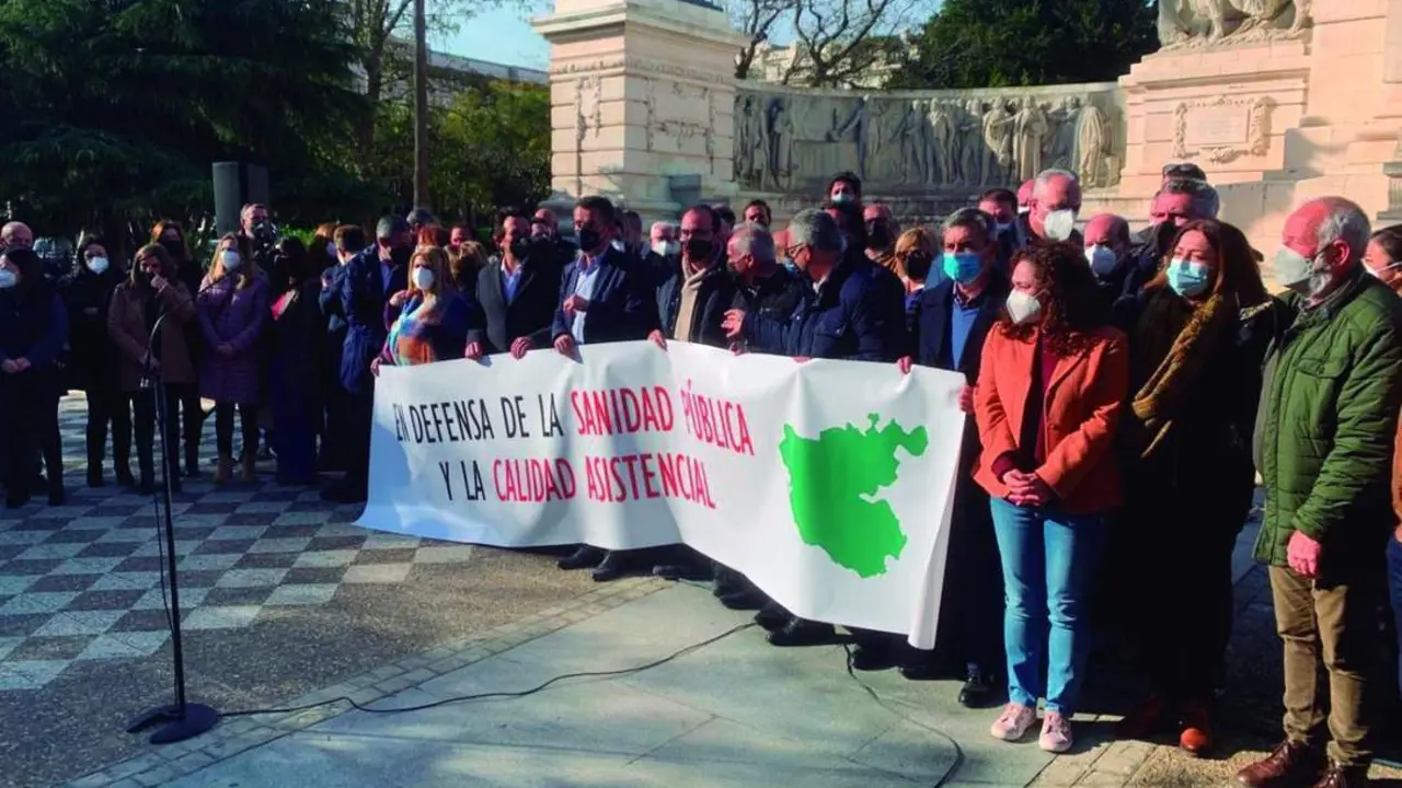 Alcaldes de la provincia de C&aacute;diz exigiendo el refuerzo del sistema sanitario andaluz - viva