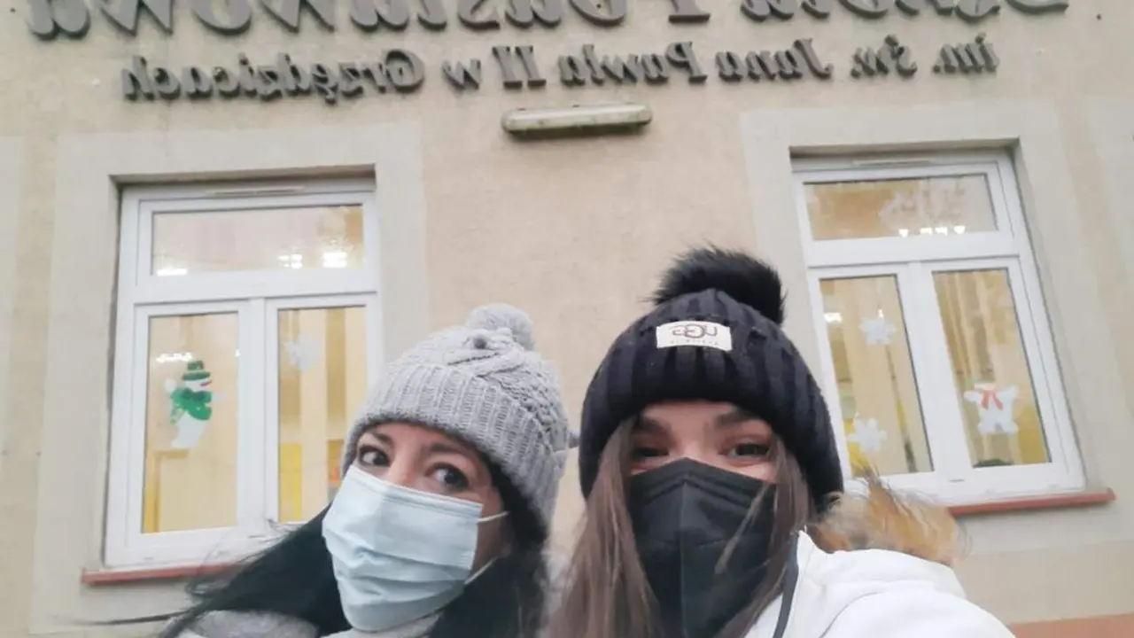 Las dos profesoras que han representado al CEIP Maestra Caridad Ruiz en Polonia - CMCR