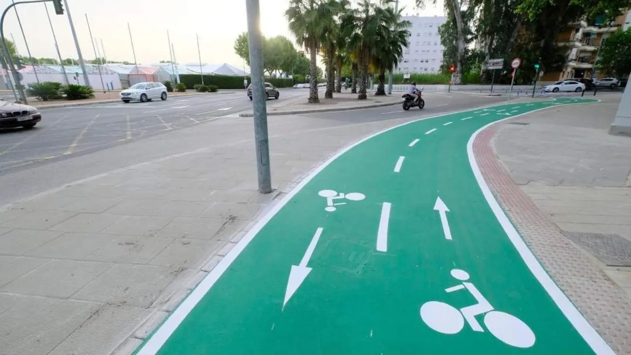 Imagen de archivo de un carril bici en Sevilla. - AYUNTAMIENTO DE SEVILLA