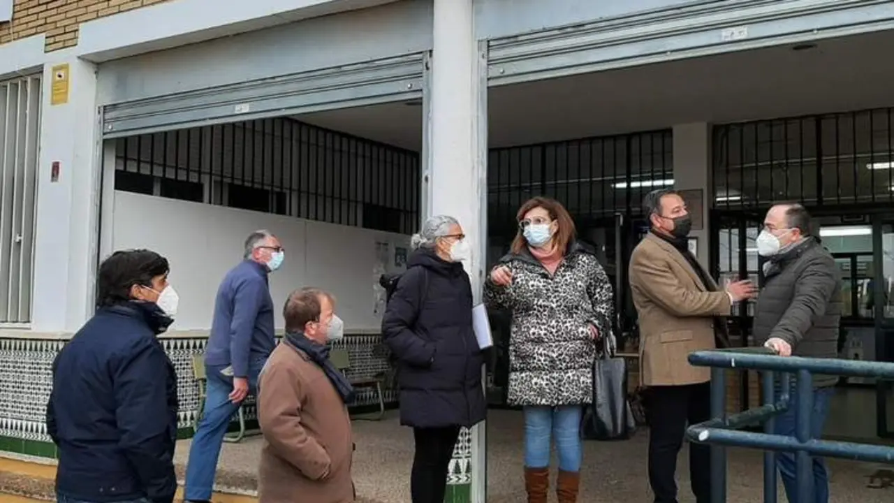 Visita de la delegada de Educaci&oacute;n en Sevilla, Mar&iacute;a Jos&eacute; Eslava, y el delegado de la Junta Ricardo S&aacute;nchez al IES Profesor Juan Bautista de El Viso del Alcor. - JUNTA DE ANDALUC&Iacute;A