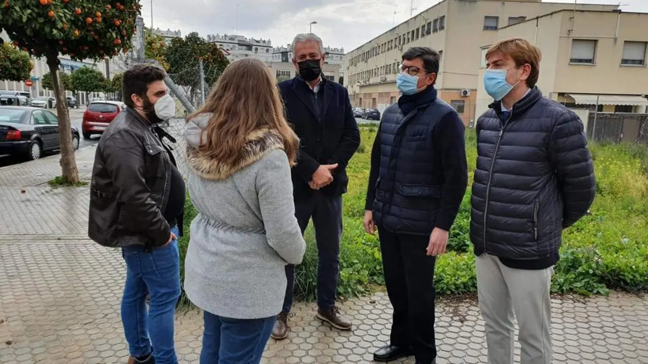 Visita de Pimentel y Aumesquet al barrio de La Corza. - CS