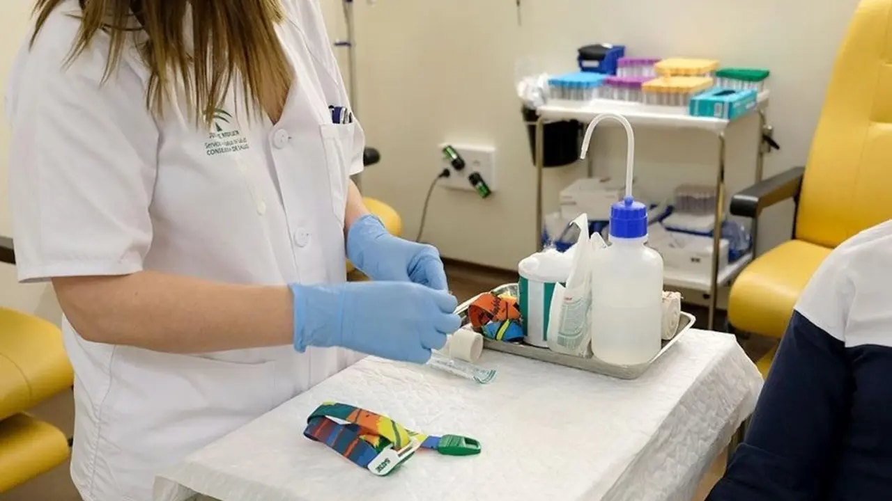 Enfermera del Servicio Andaluz de Salud (SAS). - JUNTA DE ANDALUC&Iacute;A