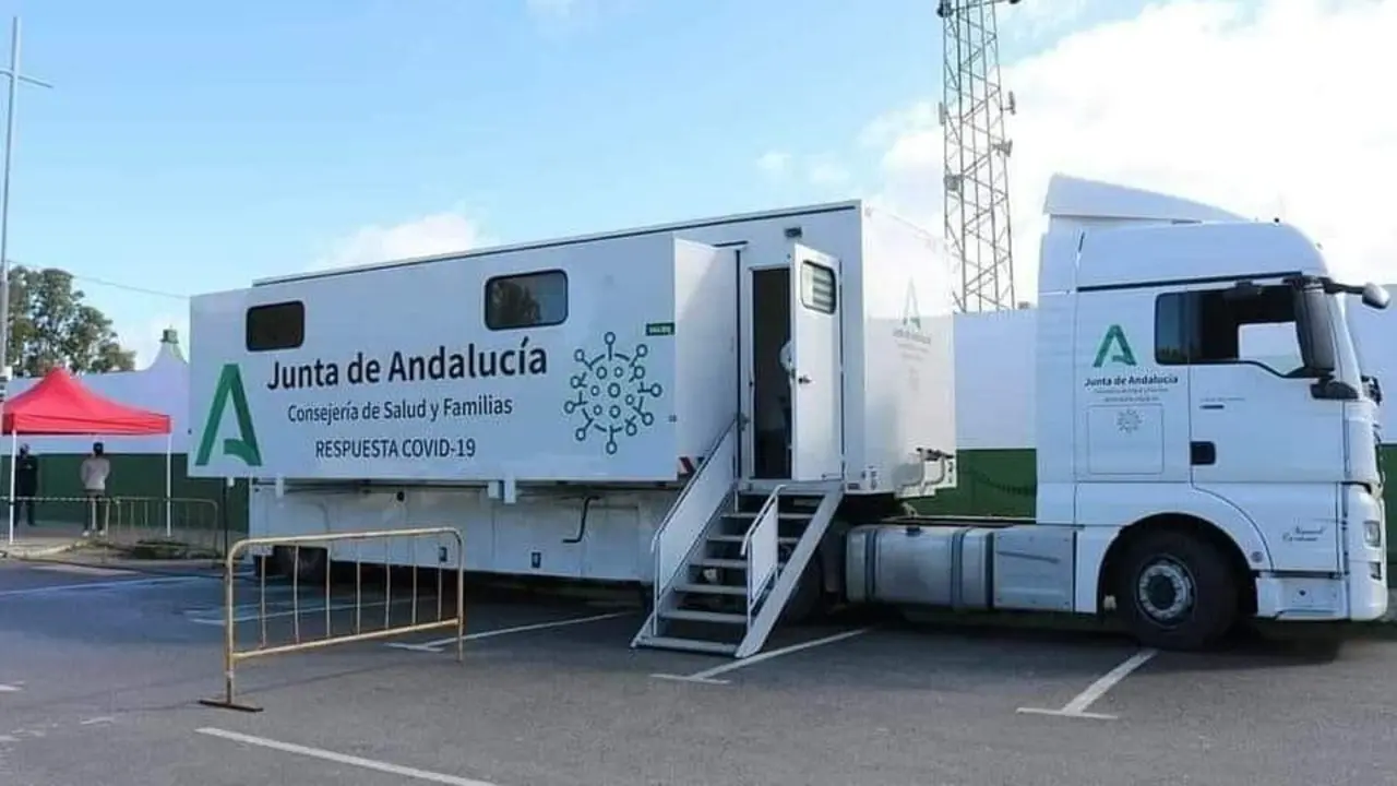 Unidad m&oacute;vil para la vacunaci&oacute;n. - A.I.