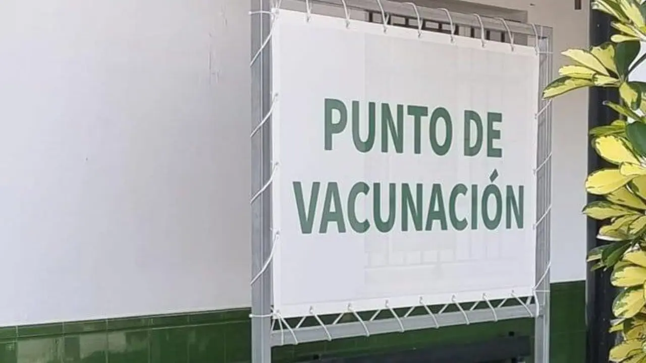 Punto de vacunaci&oacute;n en la Casa de la Juventud. - Informaci&oacute;n.