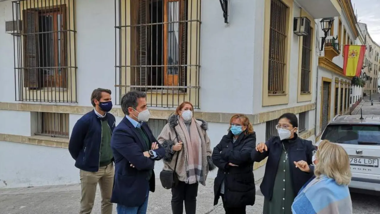 Salda&ntilde;a se reuni&oacute; con un grupo de madres del colegio.  - PP