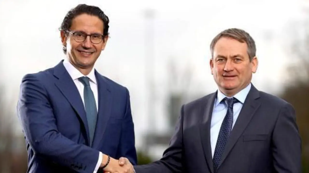 Jos&eacute; Luis Manzanares Ab&aacute;solo, CEO de Ayesa, y John Byrne, director general de ByrneLooby.  - Ayesa