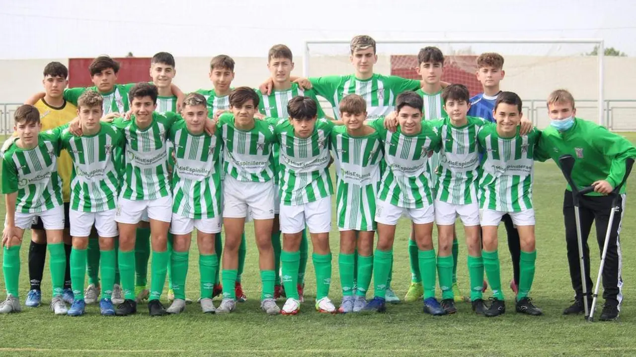 Los jugadores del equipo infantil A del Atl&eacute;tico Sanluque&ntilde;o en el partido que disputaron ante el Coria en el Doro Stadium - ASCF