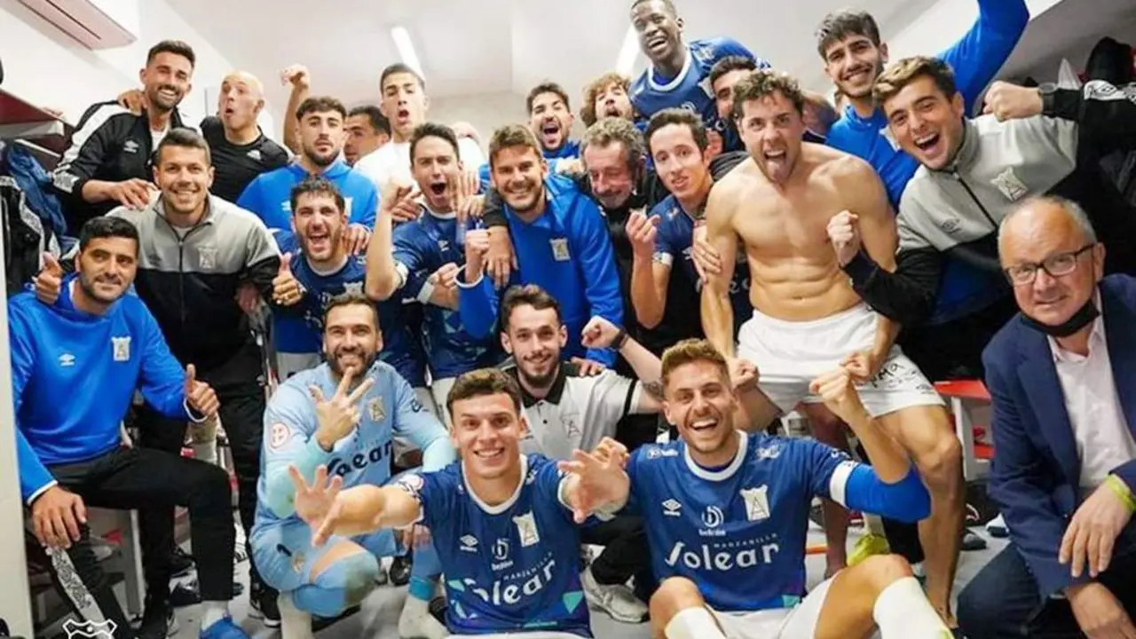 El Atl&eacute;tico Sanluque&ntilde;o celebra el importante triunfo obtenido en casa del Sevilla Atl&eacute;tico - ASCF